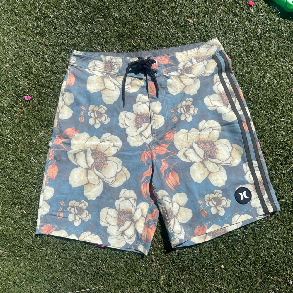 PHANTOM™ NATURALS TAILGATE BOARDSHORTS 18" NWOT